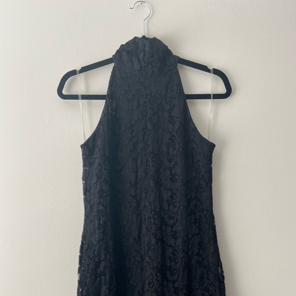 Body-con lace dress by Forever 21